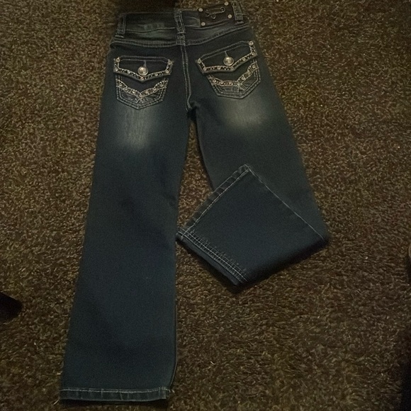 Shyanne Girls size 6 jeans w/embellished rear pockets. Worn once - Picture 3 of 5